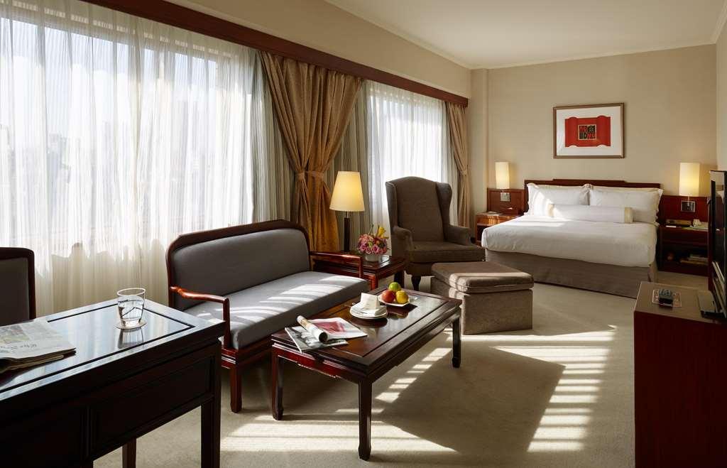 The Howard Plaza Hotel Тайбэй Номер фото A room at the hotel