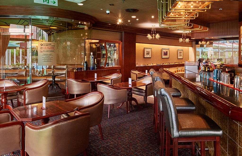 The Howard Plaza Hotel Тайбэй Ресторан фото The bar on board the Queen Mary 2