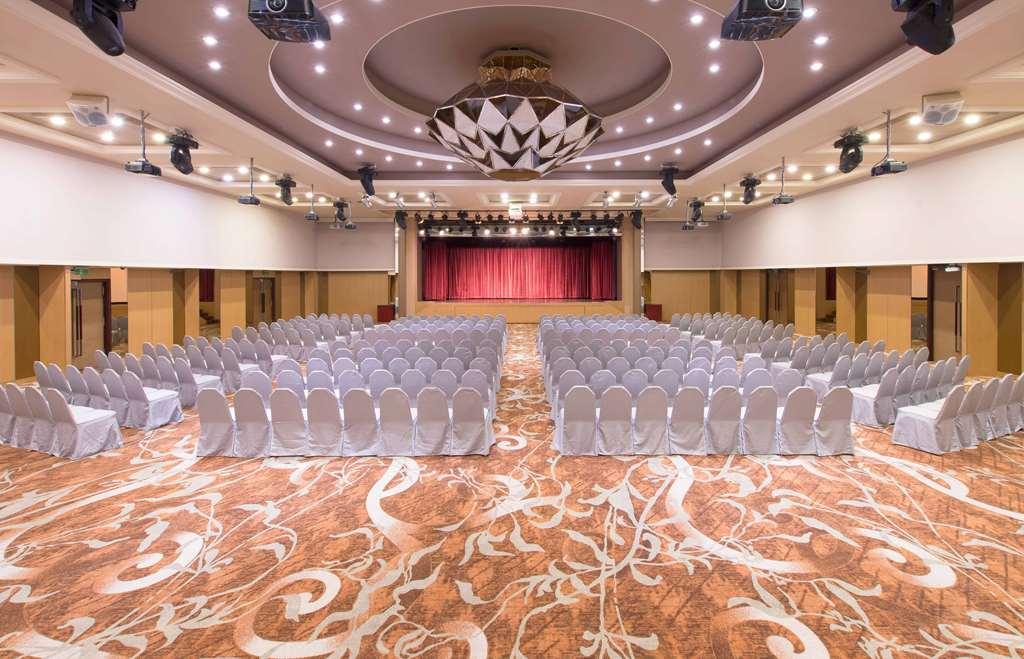 The Howard Plaza Hotel Тайбэй Удобства фото The Grand Ballroom